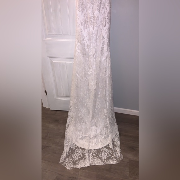 White Wedding Dress Size 6 - Picture 3 of 16